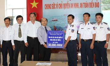 Vungtau Tourist trao 30 triệu đồng ủng hộ Vùng Cảnh sát biển 3